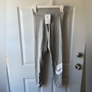NWT Nike leggings
